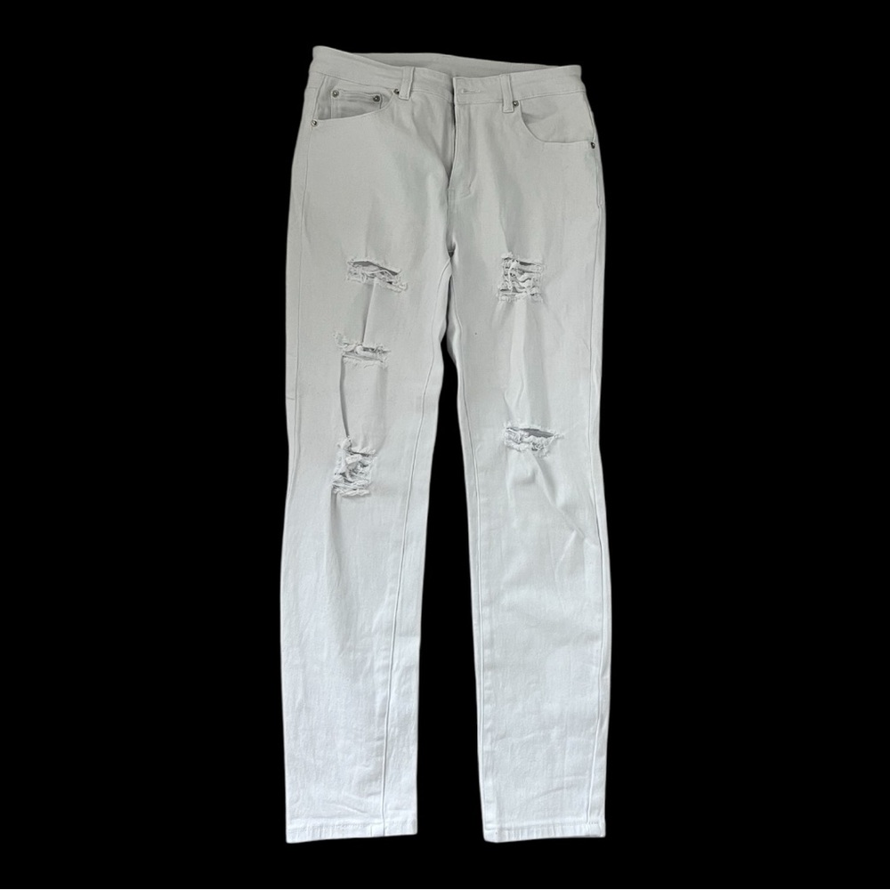 ◻️FASHION JEANS: Women’s size 10, white denim stretchy ripped jeans preowned◻️